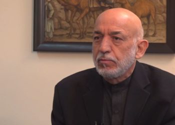 حامد کرزی: افغان لوری او طالبان باید د سولې به خبرو کې دقت وکړي