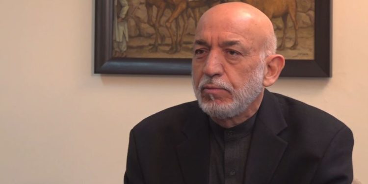 حامد کرزی: افغان لوری او طالبان باید د سولې به خبرو کې دقت وکړي