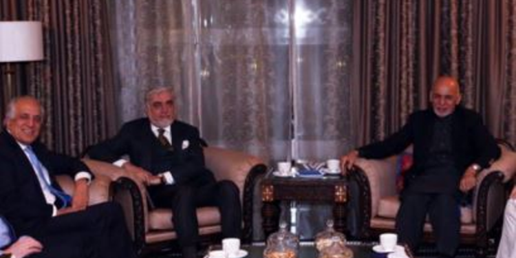 خلیلزاد ولسمشر غني او عبدالله ته: کرونا د مرګ او ژوند مسئله ده، خپلو خلکو ته لومړیتوب ورکړئ