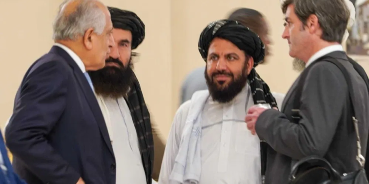 خلیلزاد د داعش پر وړاندې د طالبانو د اقداماتو هرکلی کړی