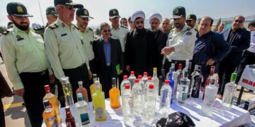 کرونا؛  په ایران کې جعلي خبرونو سلګونه کسان مړه کړي