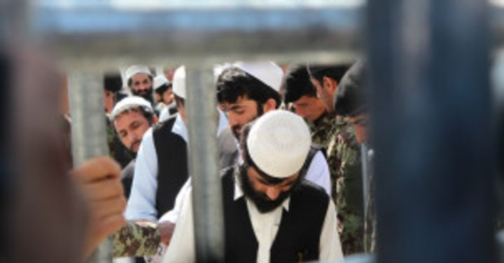 افغان حکومت: د طالبانو یو پلاوی د نړیوال سره صلیب په ملاتړ بګرام ته راځي
