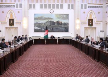 د کرونا پر ضد مبارزه کې؛ ننګرهار او کندهار ته ۱۰۰ میلیونه افغانۍ ورکول کیږي