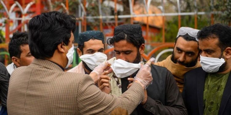 د کرونا د مثبتو پېښو ډېرېدل؛ عامې روغتیا وزارت د مبارزې لپاره سل میلیونه ډالرو ته اړتیا لري