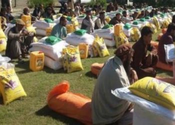 په کونړ کې پر زرګونو بېوزلو کورنیو خوراکي توکي ووېشل شول