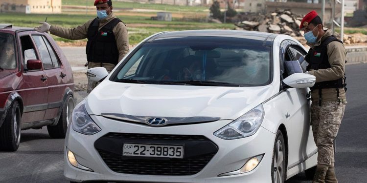 کرونا؛ اردن پر خلکو ځینې لګېدلي محدودیتونه لرې کړل