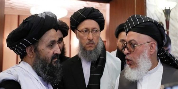 طالبان: امریکا او افغان حکومت د سولې په لار کې خنډونه جوړوي