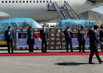 کرونا؛  له افغانستان سره د چین د طبي مرستو لومړنۍ بسته کابل ته را ورسېده