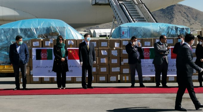 کرونا؛  له افغانستان سره د چین د طبي مرستو لومړنۍ بسته کابل ته را ورسېده