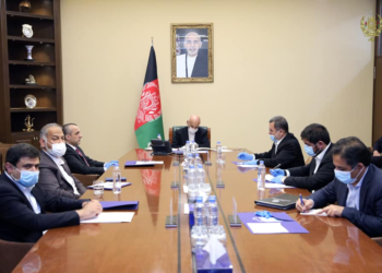 د کرونا پر وړاندې مبارزه؛ نهو ولایتونو ته ۴۳۰ میلیونه افغانۍ لېږدول کېږي