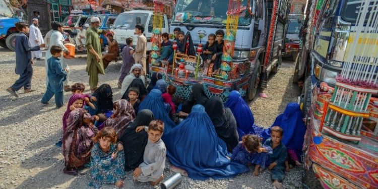 کرونا پاکستان؛ ښايي د افغان کډوالو په کمپونو کې ناورین رامنځ ته شي