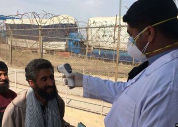 عرب نیوز: افغانستان د جګړې ترڅنګ د کرونا له جدي خطر سره مخ دی