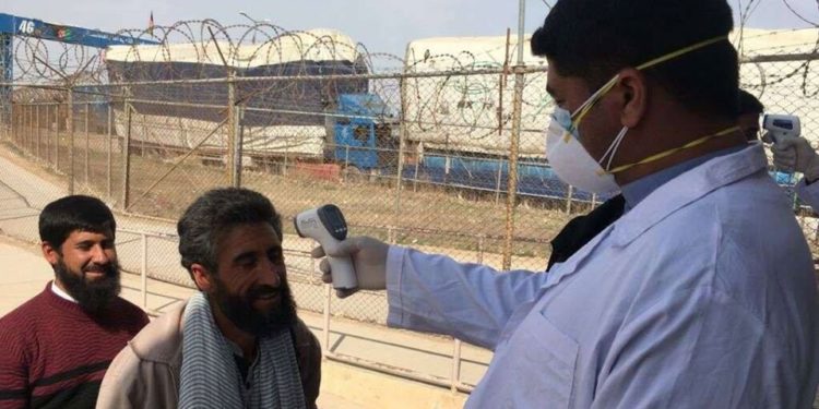 عرب نیوز: افغانستان د جګړې ترڅنګ د کرونا له جدي خطر سره مخ دی