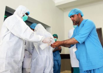 پي بي ايس: افغانستان د کرونا له پراختیا سره یوې نوې جګړې ته داخلېږي