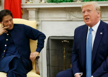 عمران خان او ټرمپ پر افغان سوله خبرې کړې دي