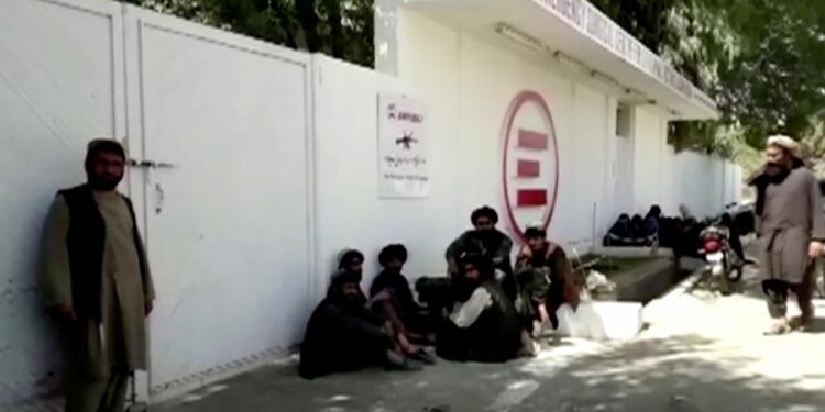 هلمند کې د لسګونو روغتیايي مرکزونو فعالیتونه ځنډول شوي