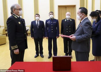 پوتین د دویمې نړیوالې جګړې؛ په یاد جوړ شوی مډال کیم جونګ اون ته ډالی کړ