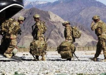 امریکایي ديپلوماتان: په ناڅاپي توګه له افغانستان د سرتېرو ایستل ستره تېروتنه ده