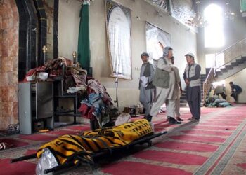 په پروان او خوست کې؛ پر لمونځ کوونکو وسله والو بریدونو ۱۱ کسان وژلي دي