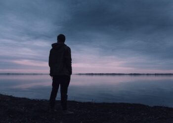 د ژوند بې مانا اړخ ته ارزښت مه ورکوئ