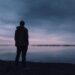 د ژوند بې مانا اړخ ته ارزښت مه ورکوئ
