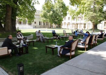 افغان حکومت: په ایران کې مېشتو کډوالو ته الکترونیکي پېژندپاڼې وېشو