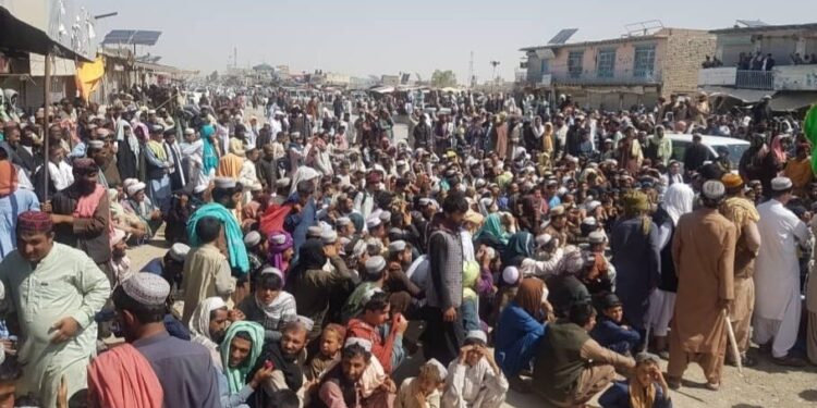 د سپین بولدک-چمن لارې پر تړل کېدو لا هم اعتراضونه دوام لري