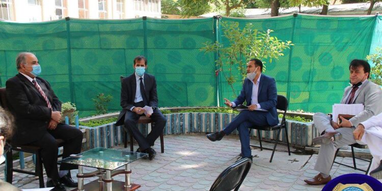 روغتیا وزارت ته د ښوونځيو د بیا پرانیستل کېدو پلان سپارل شوی