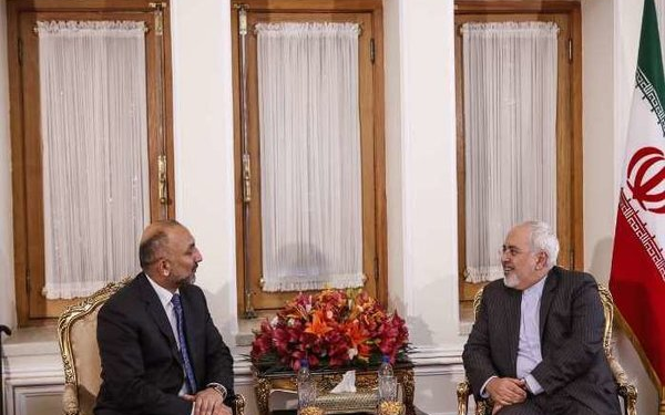 اتمر په تهران کې له خپل ایراني سیال جواد ظریف سره لیدلي