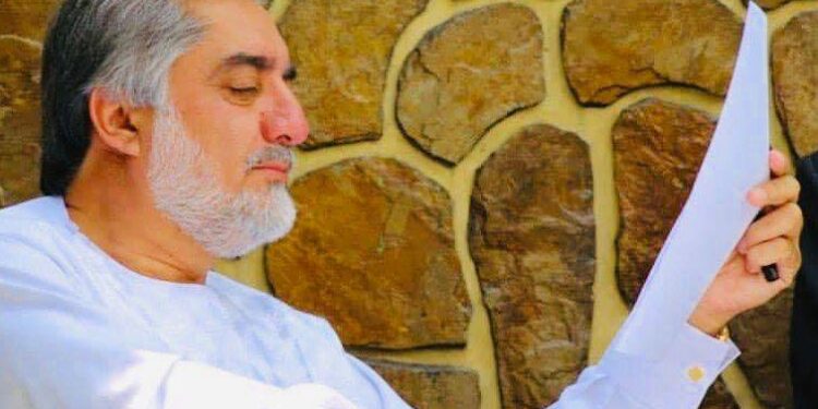 عبدالله عبدالله: چمتو یو چې طالبانو سره پر موقت حکومت بحث وکړو