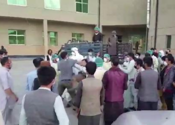 علي جناح روغتون کې؛ د اکسیجن کمښت ناروغ لرونکو یو بل تر ګریوانونو نیولي