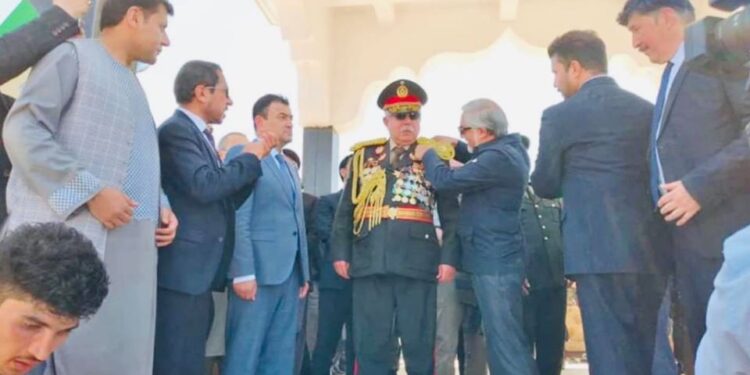 عبدالرشید دوستم ته په رسمي ډول د مارشالۍ رتبه ورکړل شوه