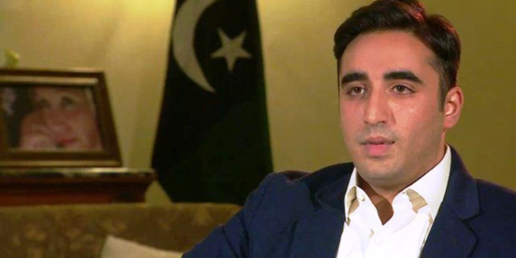 د پاکستان د خلکو ګوند: بوټو ته د مرګ ګواښ شوی، زموږ لاس د عمران خان ګریوان ته ځي