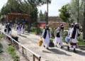 سهیل شاهین: حکومت پر خوشي شوو طالبانو چاپې وهي او نیسي یې