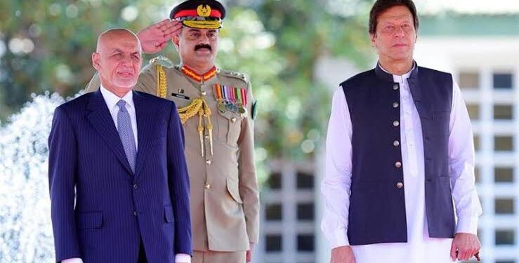 عمران خان ولسمشر غني ته: له افغان سولې بشپړ ملاتړ ته ادامه ورکوو