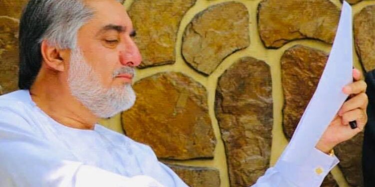 عبدالله عبدالله: افغانان د روانې ۴۲ کلنې جګړې پای ته رسولو ته نږدې شوي