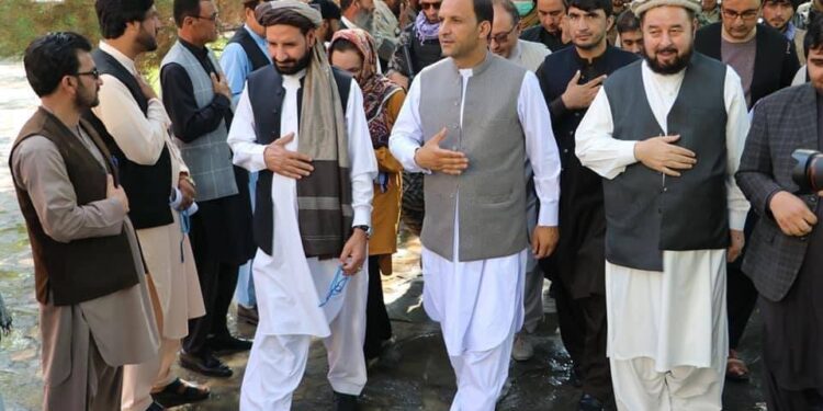 پېښو ته د رسېدنې په چارو کې د دولت وزیر میدان وردګو ته تللی