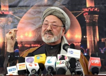 کریم خلیلي: طالبان پخوا لا خبرو ته تیار وو، ولسمشر غني چمتوالی نه لاره