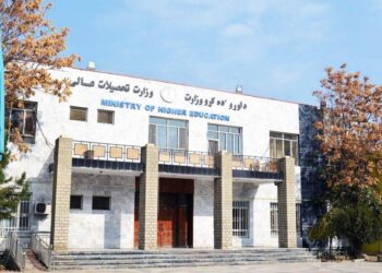 د استادانو سراسري اتحادیه: ولسمشر دې ښوونیز ادارت نه سیاسي کوي