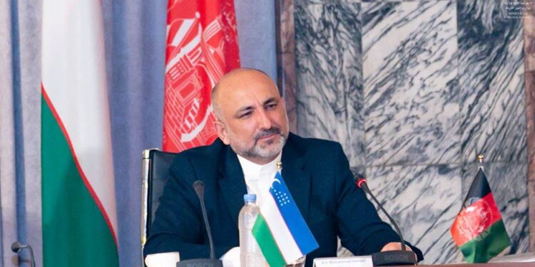 حنیف اتمر د لوړپوړي پلاوي په مشرۍ تاجکستان ته تللی