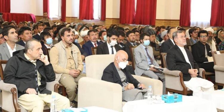 د ولسمشر غني په حضور کې؛ احمد شاه بابا ته د دانش سپکاوي توند غبرګونونه راپاورلي