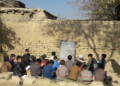 نړیوال بانک:له میلیاردونو ډالر لګښت سره ۱۸ زره ښوونځي ودانۍ نه لري