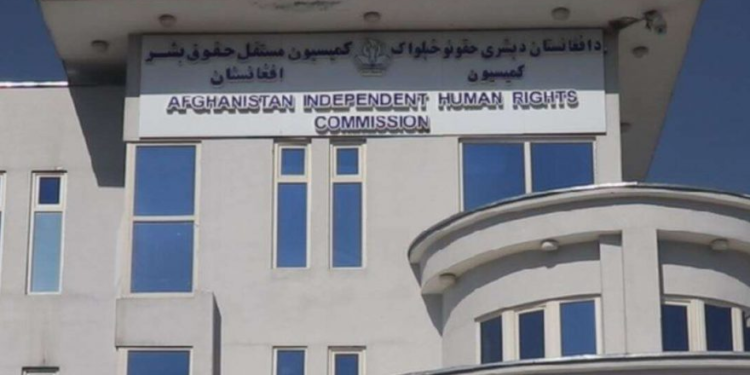 د بشري حقونو د کمیسیون مشره: د جګړې دوام به افغانستان لا بېوزله، ستړی او نارامه کړي