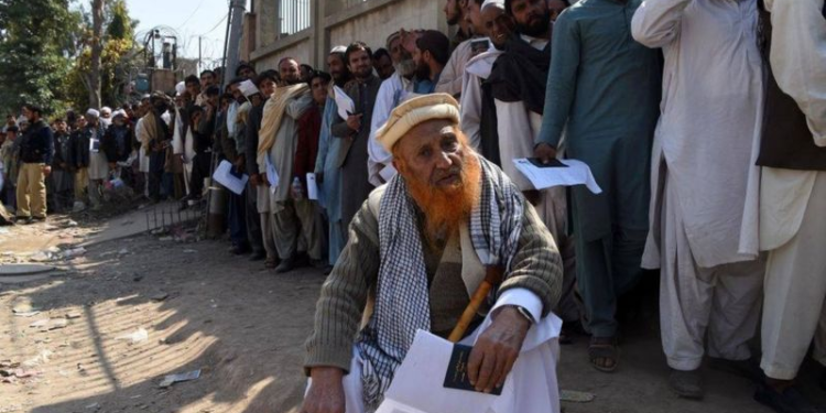 د پاکستان سفارت: افغانانو ته د وېزې په ورکړه کې اسانتیا راولو
