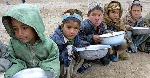 نړیوال بانک:افغانستان کې د بېوزلۍ کچه ۷۲ سلنه لوړه شوې ده