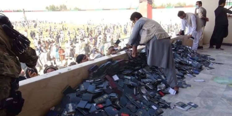 افغان حکومت؛د ویزې اسانتیا په موخه پاکستان سره خبرې پیل کړې