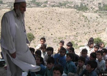 نړیوال بانک:افغانستان کې زرګونه ښوونځي ودانۍ نه لري