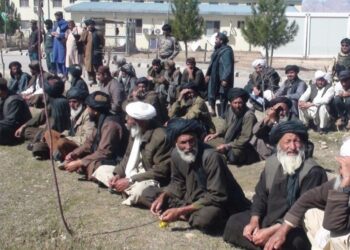 په ارزګان کې؛ د وروستیو جګړو له امله سلګونه کورنۍ بېځایه شوې دي