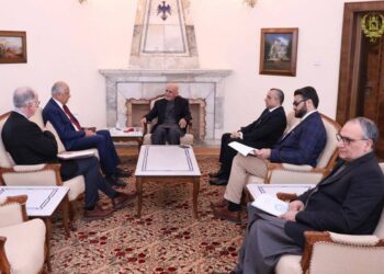 نیویارک ټایمز: ولسمشر او شاوخوا کسان یې مذاکراتو کې خنډونه جوړوي