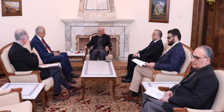 نیویارک ټایمز: ولسمشر او شاوخوا کسان یې مذاکراتو کې خنډونه جوړوي